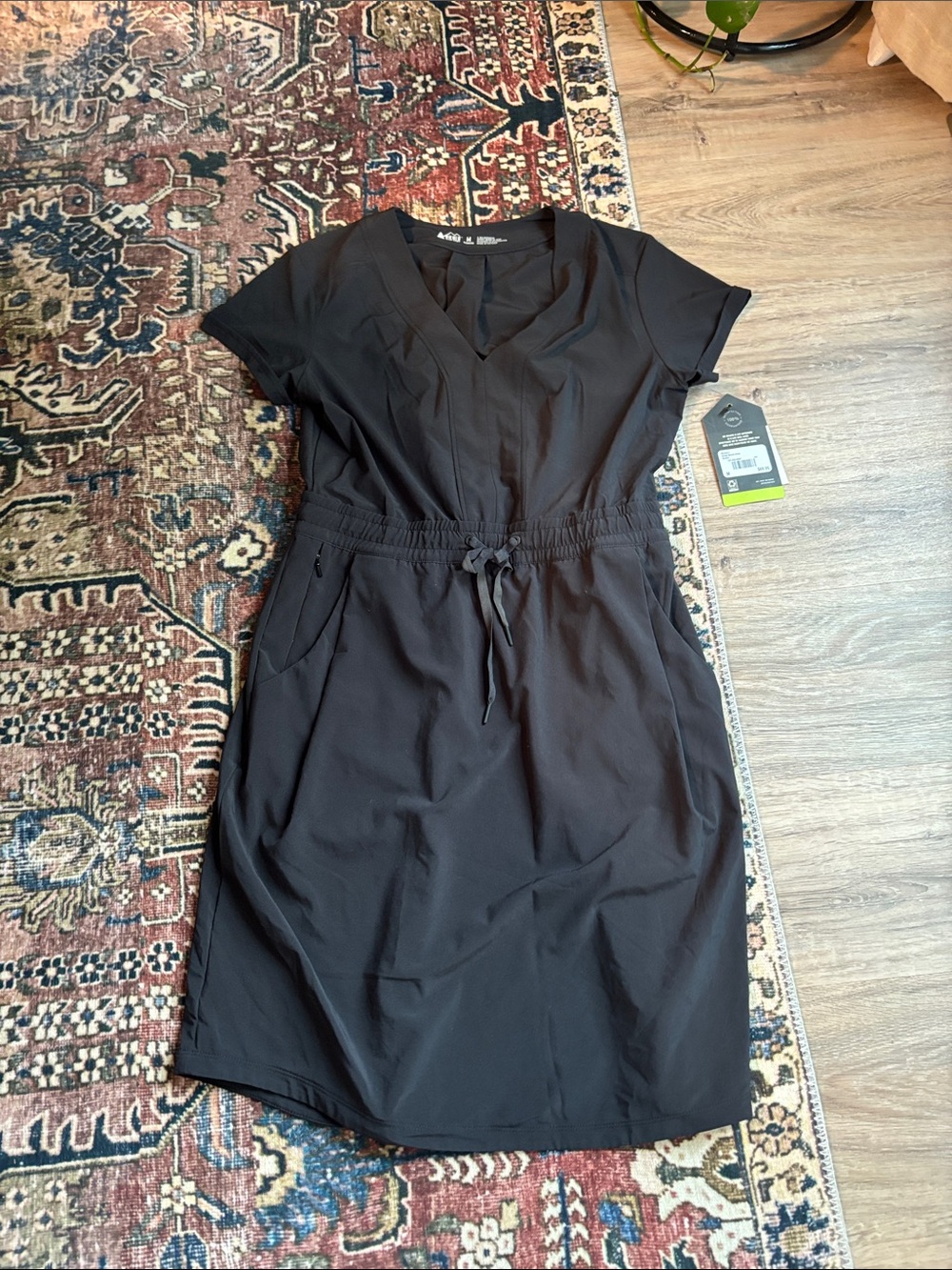 REI Aorki Black Short-Sleeve Drawstring Waist Dress